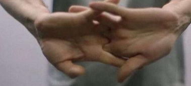 三、 足部位置及其情绪指向性解析