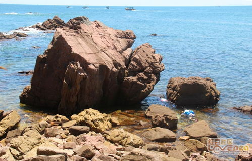 怪石滩的“行为艺术” (和光膀子的钓鱼大爷)