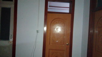 办公室门和窗在同一面墙，这样的风水布局合适吗？