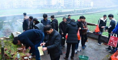 二、 上坟时必须携带的七项必备物品及其象征意义