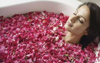 1. 魅力与社交优势