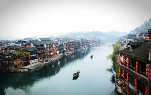 住哪里才不踩坑？从“吊脚楼民宿”到“江景房”的真实体验