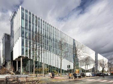 2. 结合地理文化