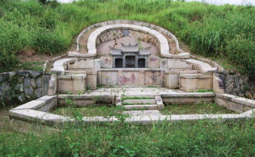 墓地坍塌与损毁