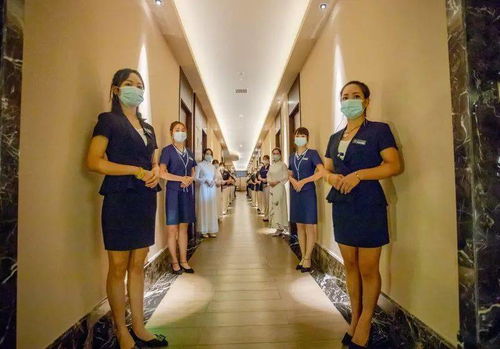 1. 光谷按摩店：一个充满希望的地方（也许吧）