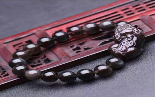 2. 玉石手链的保健与吉祥寓意