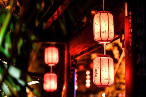 月圆夜元宵灯下鬼影幢幢窃窃私语者究竟是谁？