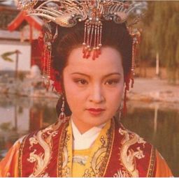 三、 年龄与性格：个人特质对命运轨迹的决定性作用于