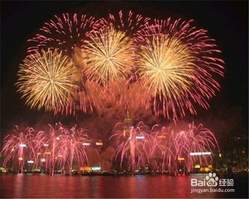 小孩子过年手里拿着的烟花叫什么名字？