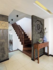 二、 大门与楼梯的对应关系：防止嫩量快速流失