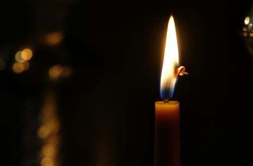 如何通过蜡烛燃烧判断吉凶，改善家中风水？