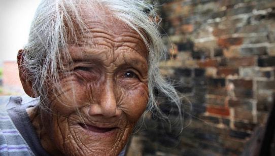 这位母亲是精神病的母子乞丐，他们的八字究竟隐藏着怎样的命运之谜？