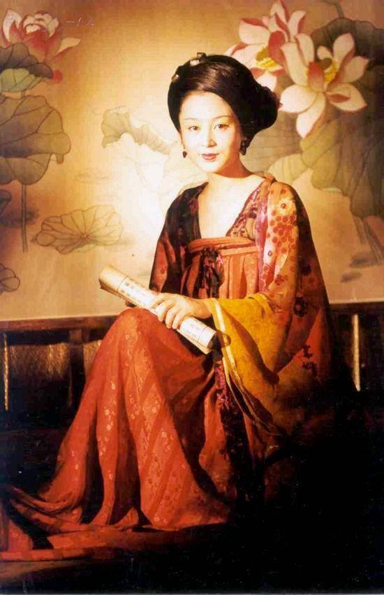 二、 早年经历与政治领域萌芽
