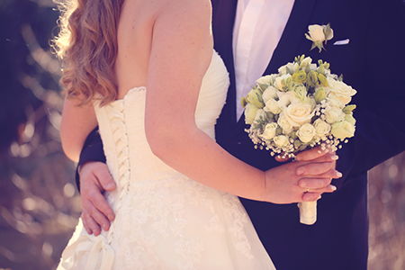 两个人八字合就能结婚吗？结婚必须合八字吗？八字不合能结婚吗？