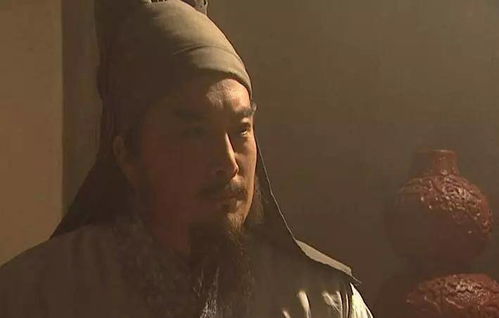 二、  煞星对五官轮廓的具体影响：不对称与痕迹的隐喻