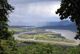 中俄边境线：一地鸡毛的地理奇观