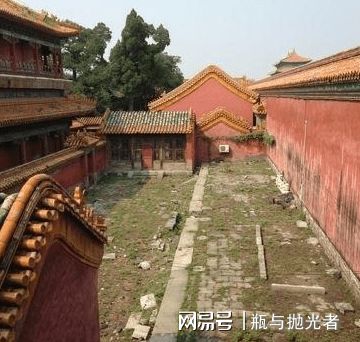 凿壁偷光：在困境中汲取知识的光芒