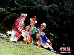 三、 服饰文化：游牧生活与审美观念的体现