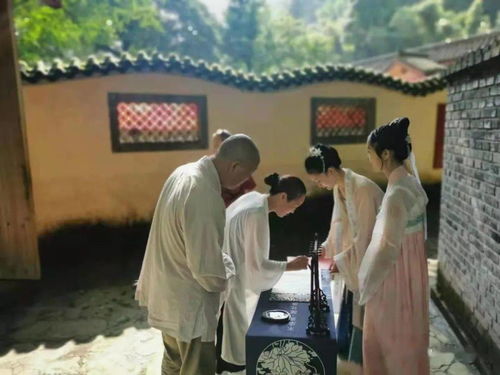 命犯小人八字特征，贾玲线下活动瘦成这样，是减肥成功了吗？