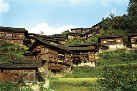 1. 黔东南——苗族侗族风情画卷 (夏季平均温度：25-30℃, 适合年龄：6岁以上)