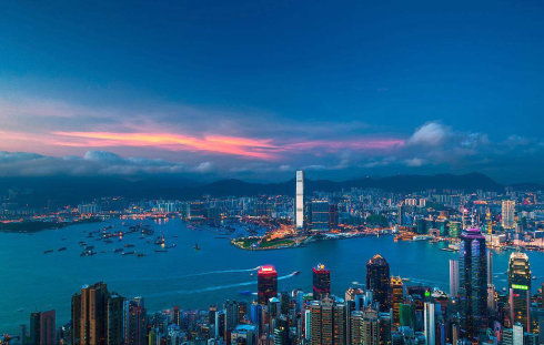 维多利亚港：城市心脏与风水枢纽