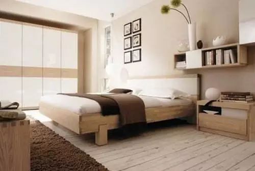 慎避与沙发相对