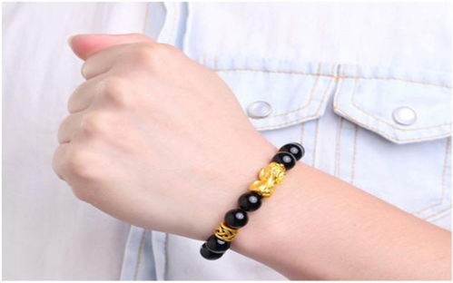 1. 头部朝外：吸纳四方之财