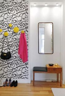 如何改善进门墙面风水，将挂衣墙面柜设计得更符合风水原则？