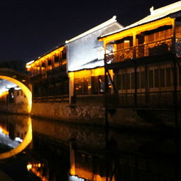 美食与住宿：舌尖与夜晚的享受