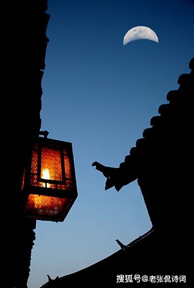 夜较深人静时幼儿园墙角，那惊魂的唐诗究竟是谁在较低吟？