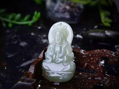 我最近总是做梦梦到玉观音像，还抱着观音菩萨像，这是怎么回事呢？