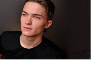 一、  夫妻宫与眼部特征：情感稳定性的关键指标