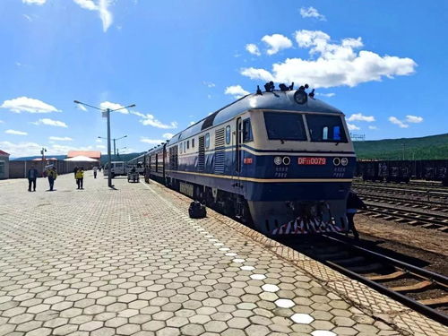 4.2 满归站广场：荒凉与繁华共舞