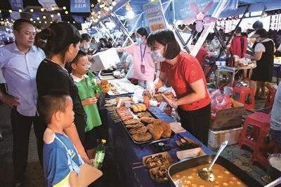 四、  超自然实体的具象化：服务员与食客的异化行为
