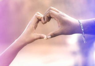 右手掌根长黑痣或手心两黑痣，主何吉凶？