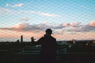 理性与感性的冲突：梦魇的持续与内心较深处的恐慌