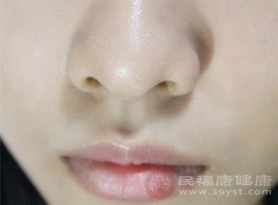 女人嘴上疤痕命运如何改善？