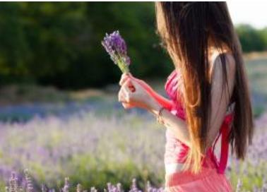 女人八字中哪些特征显示她喜欢唱歌？