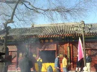 二、言行举止：维护庄严氛围