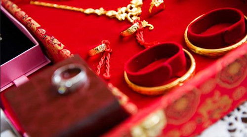 最近日子中哪天适合订婚，颍上订婚送女方家礼物有哪些讲究？