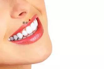 卧室环境布局与牙齿健康的深层关联