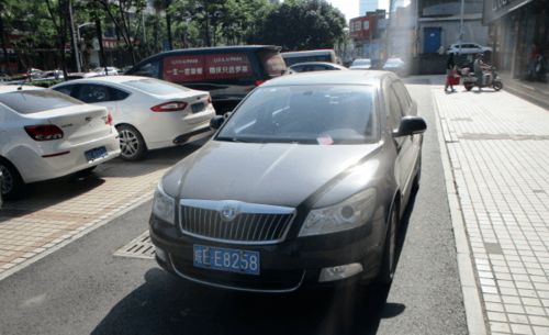 车牌号333预示着好运还是厄运？EE333车牌吉凶如何？