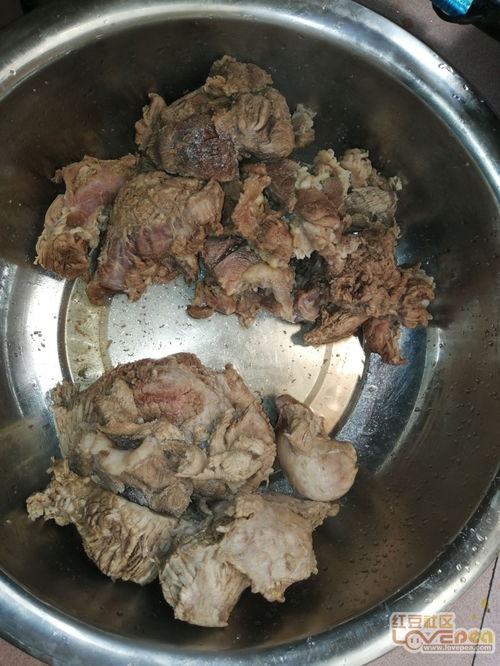 羊头狗肉象征哪个生肖？卖狗肉又代表哪个生肖？这背后有何深意？