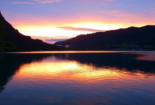 “山水相依”——以山为靠山， 以水为财源的互助寓意