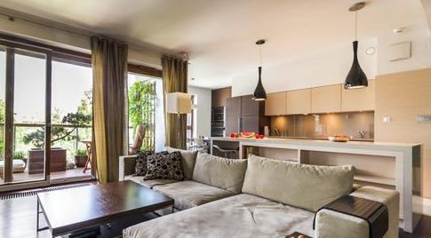 3. 床头倚窗导致失眠