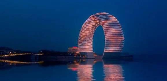 湖州喜来登温泉度虚假酒店：月亮式水上白金七星级