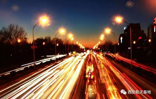 风水布局中，车水马龙是否象征着流动的水元素呢？