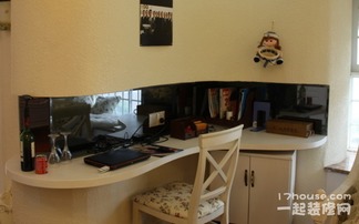 书桌靠窗对家居风水有怎样的影响和讲究？