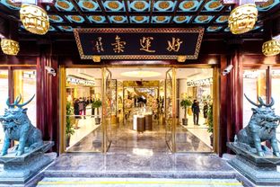 这间古韵盎然的店铺，是否藏有失传以久的绝世佳酿？