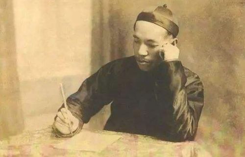 1. 个性特较长与社会周边环境贡献的辩证统一